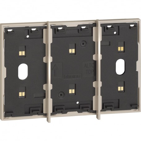 Bticino Living Now KG8103 Frame elettrificato Nero, 3 Moduli, per supporto K4703