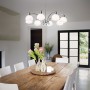 Sospensione Ideal Lux Tokyo SP8 con struttura in metallo cromo lucido, 8 E14, Vetro soffiato bianco, Regolabile in altezza