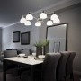 Sospensione Ideal Lux Tokyo SP8 con struttura in metallo cromo lucido, 8 E14, Vetro soffiato bianco, Regolabile in altezza